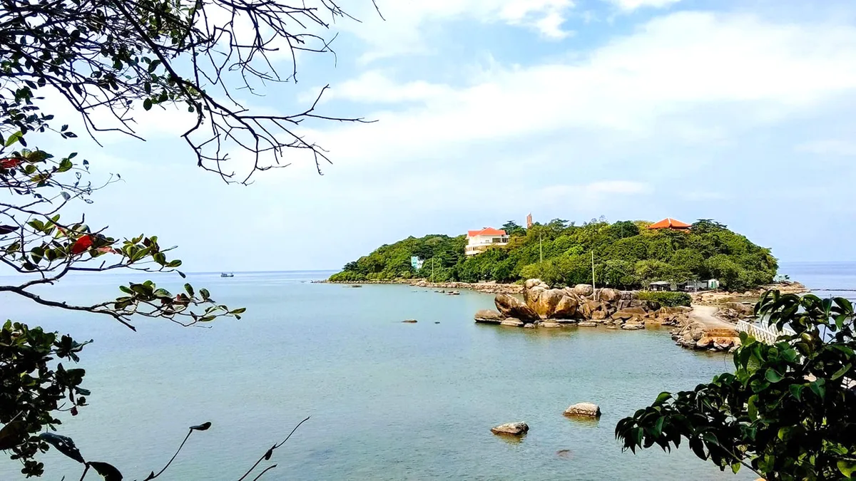 Hòn Đá Bạc