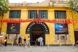 HS13: Tour Cẩm Phả – Hoàng Thành Thăng Long – Nhà tù Hoả Lò – Công viên nước Hồ Tây