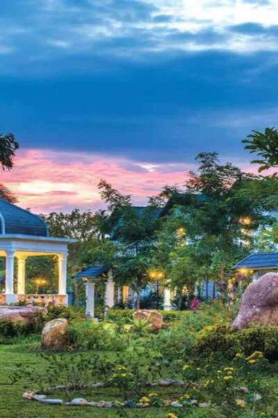 HS24: Tour Cẩm Phả – Làng Văn Hóa Các Dân Tộc VN - Vườn Vua Resort 5*  – KDT K9 Đá Chông